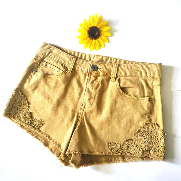 Vanilla Star Crochet Casual Denim Shorts, Mustered Yellow 🌟🌟 - Picture 2 of 8